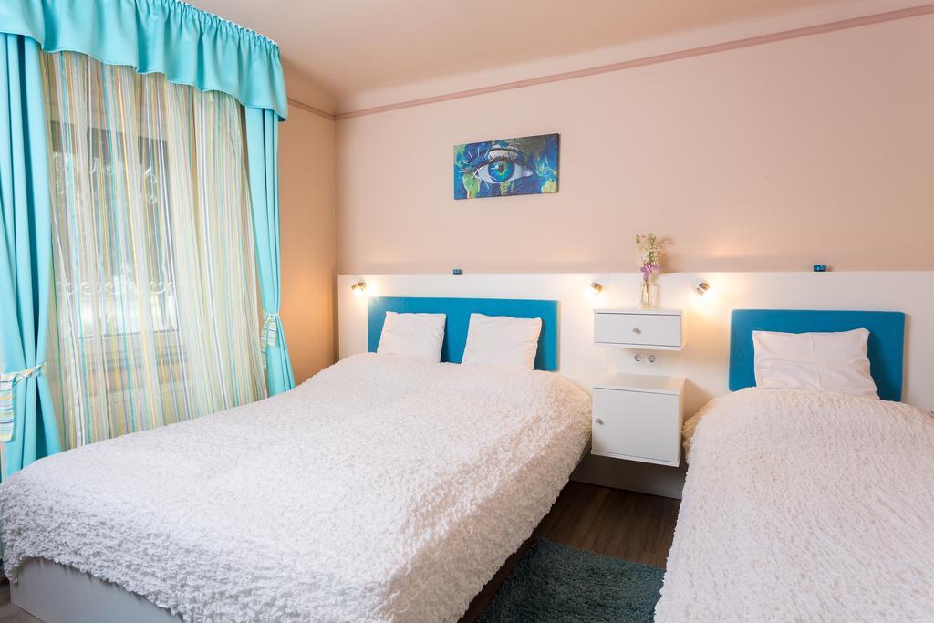 Szivarvany Panzio Szeged Room photo